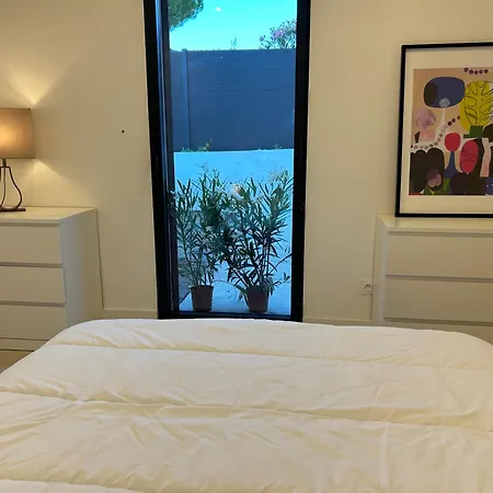 Maison Moderne Jardin Piscine Et Parking Prives, Pres D'aix Centre *